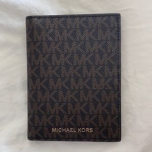BRAND NEW MICHAEL KORS PASSPORT WALLET